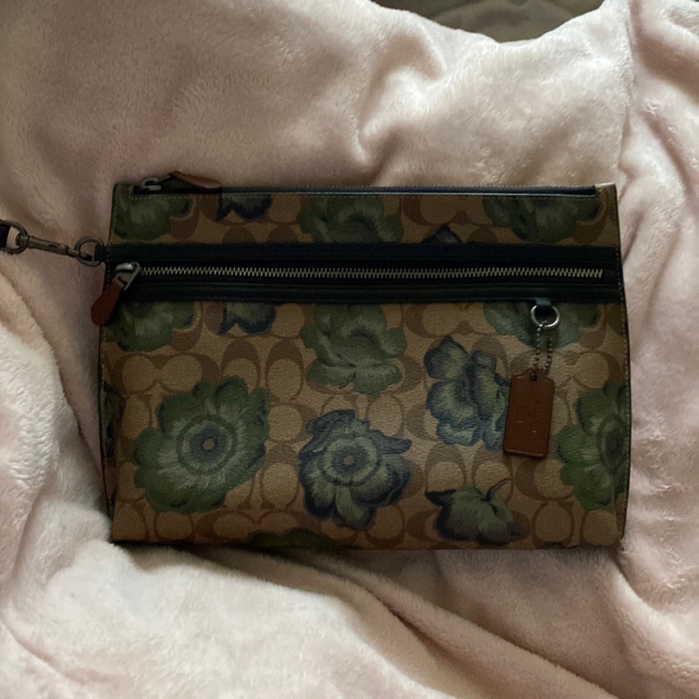 Extra large coach clutch